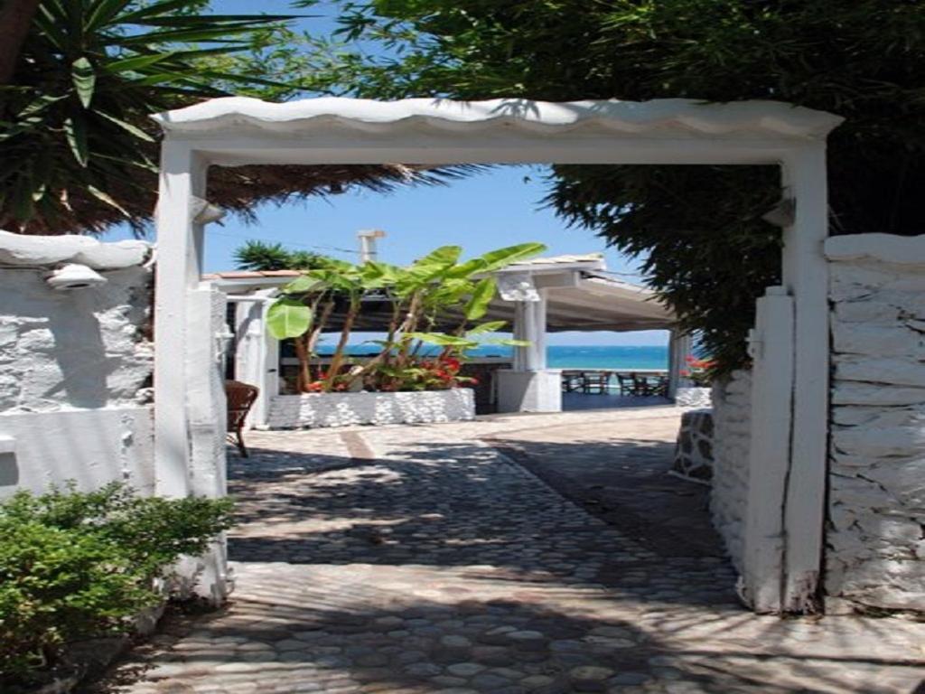 Taradella Hotel Alissos Exteriör bild
