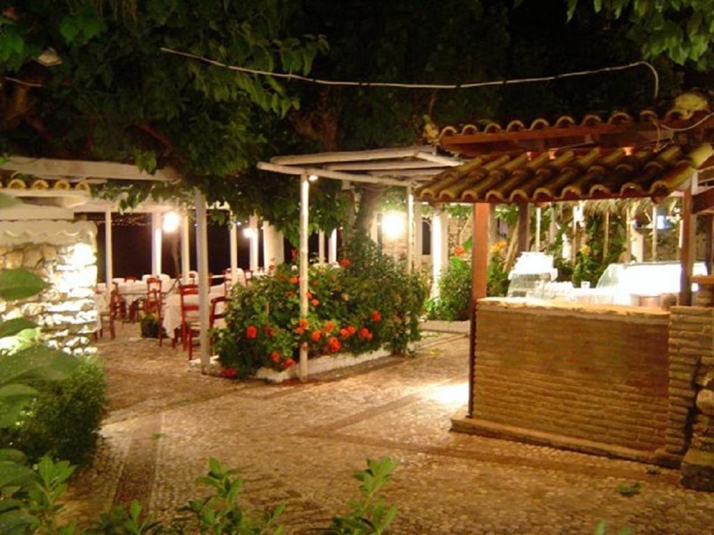 Taradella Hotel Alissos Exteriör bild