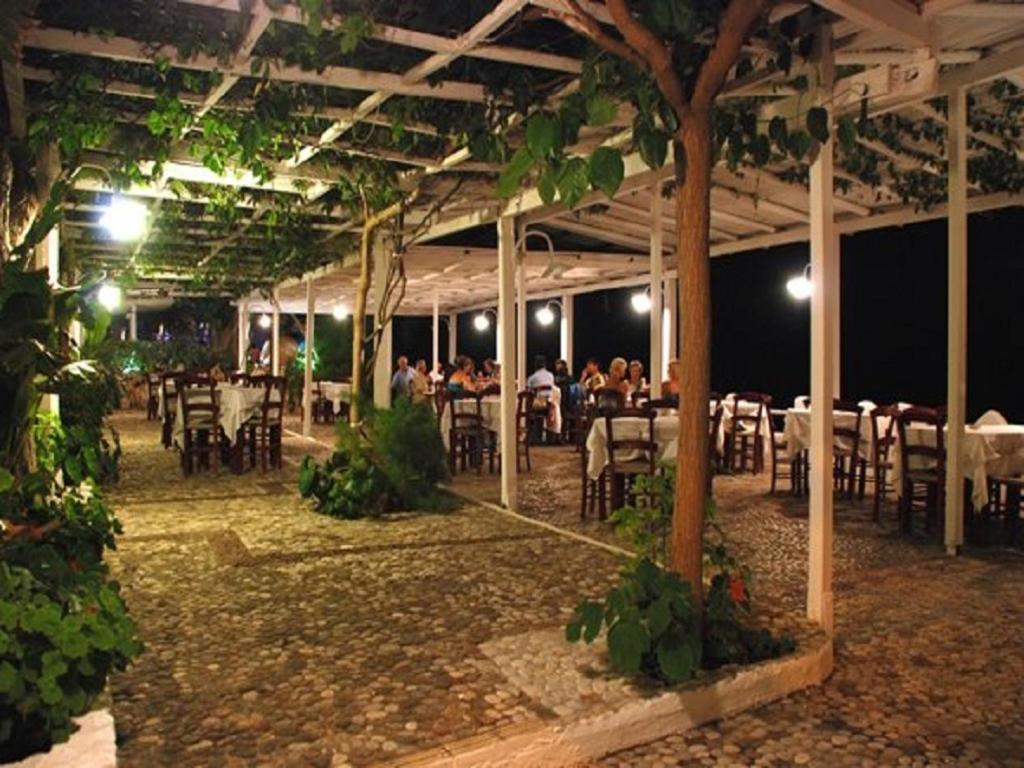 Taradella Hotel Alissos Exteriör bild